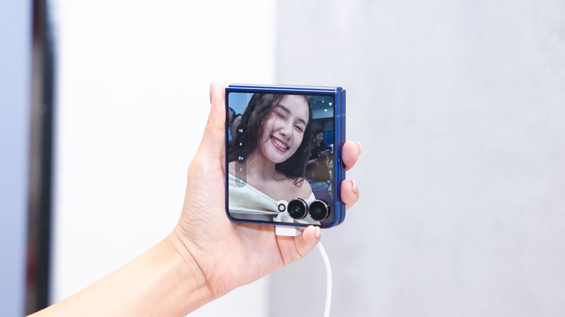 Hình ảnh cho danh mục [TRÊN TAY] Đánh giá Z Flip 7: Review chi tiết smartphone gập cao cấp mới nhất của Samsung